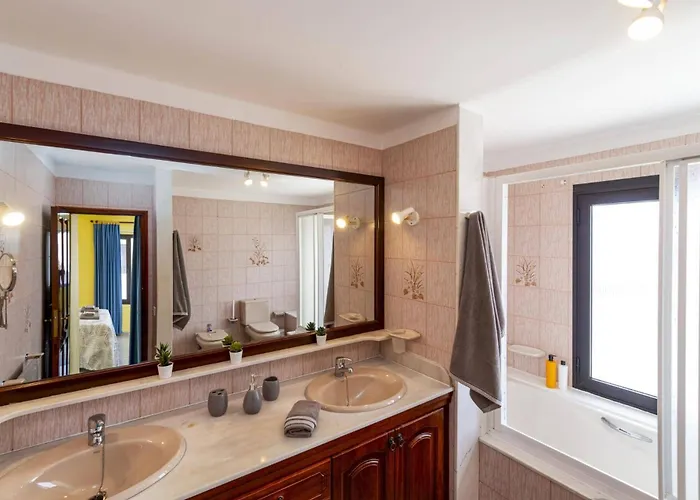 Anjharad By Вілла